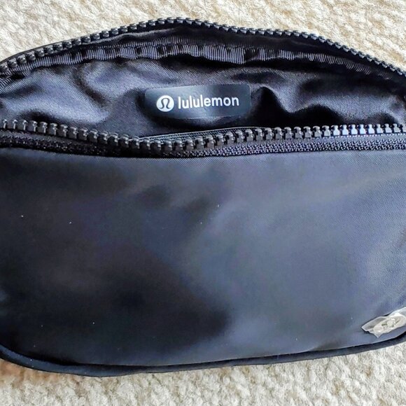 Lululemon Everywhere Belt Bag - NEW - Picture 4 of 9